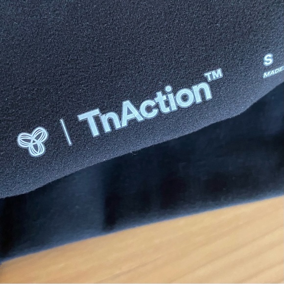 Aritzia TnAction Tna butter Cheeky Flare Hi Rise Legging black - Picture 8 of 10